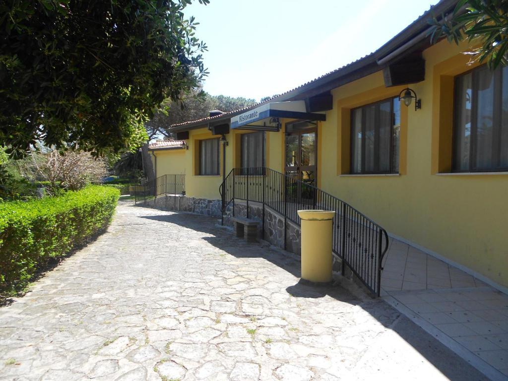 Hotel Fortezza Arborea Luaran gambar